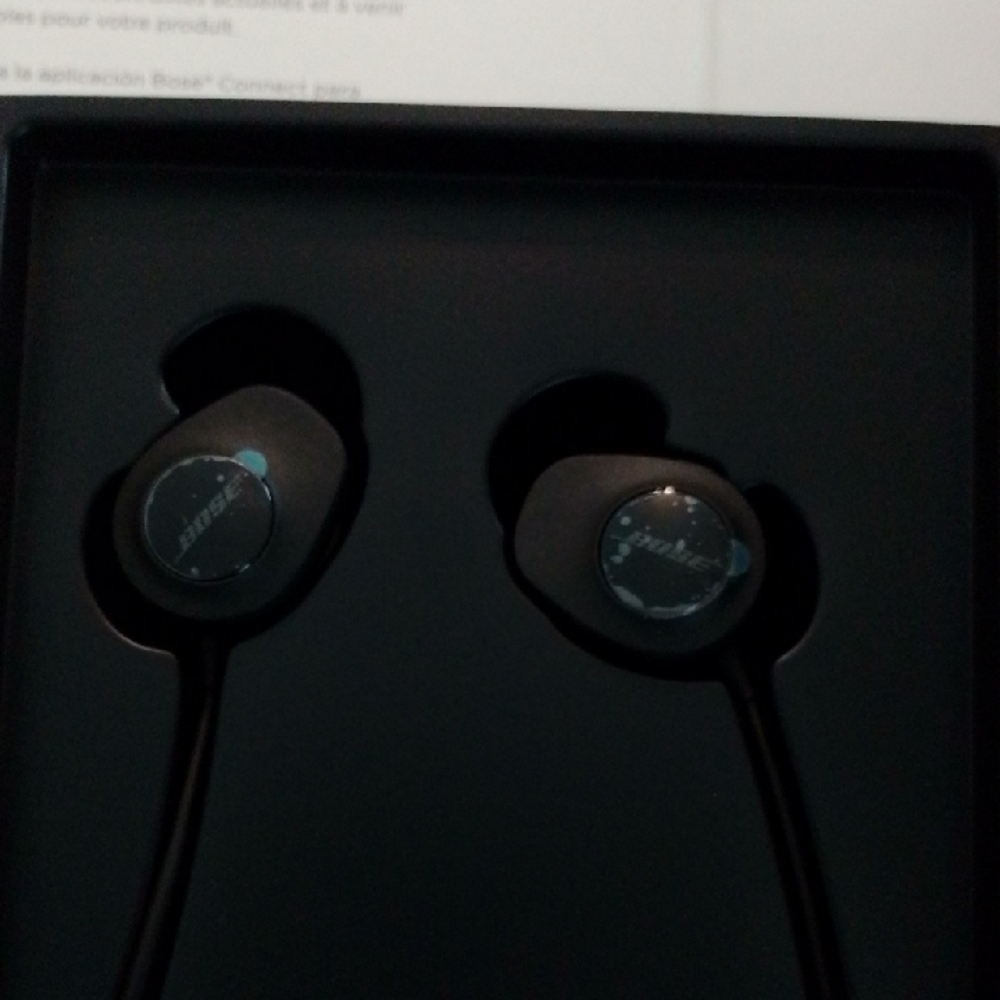 Bose SoundSport Wireless Earbuds - Dark Gray - Picture 8 of 10